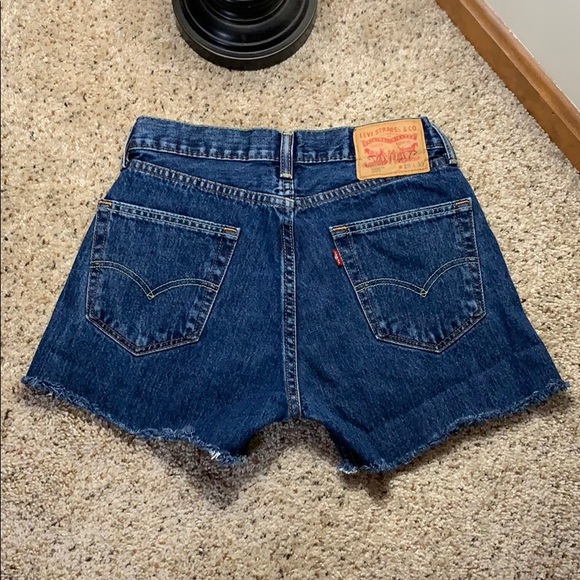 Levi’s Dark Wash Cutoff Jean Shorts - Size 2 - Picture 2 of 7